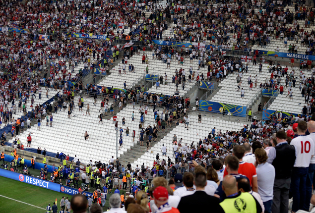 PHOTO GALLERY: 44 injured in soccer clashes in Marseille 