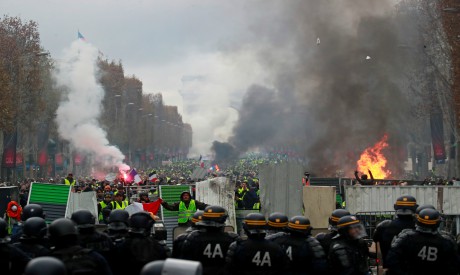 'Yellow Vests' Movement Has Led to Major Rallies, Unacceptable Violence - Macron