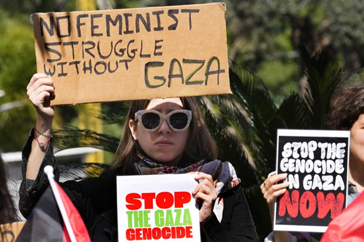 PHOTO GALLERY: Lebanese feminists stand with women in Gaza on International Women's Day 