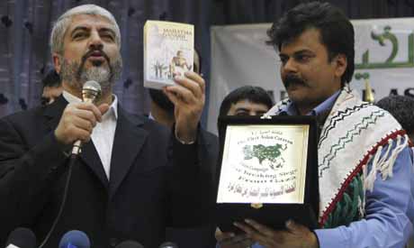 Feroze Mithiborwala delivers a gift to Hamas leader Khaled Meshaal during a meeting in Damascus