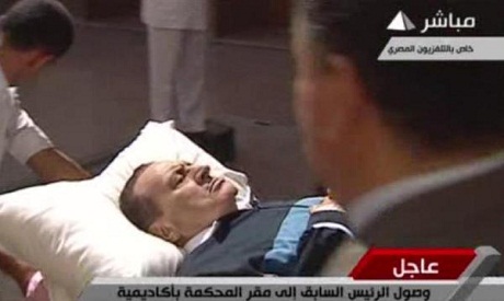 Mubarak arriving to the court 