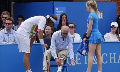 Nalbandian and referee at Queens tournament 