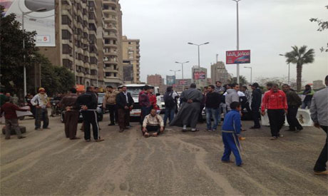 Quorsaya residents blocking the road in protest of postponing the verdict (Photo: Mahmoud Salmani)