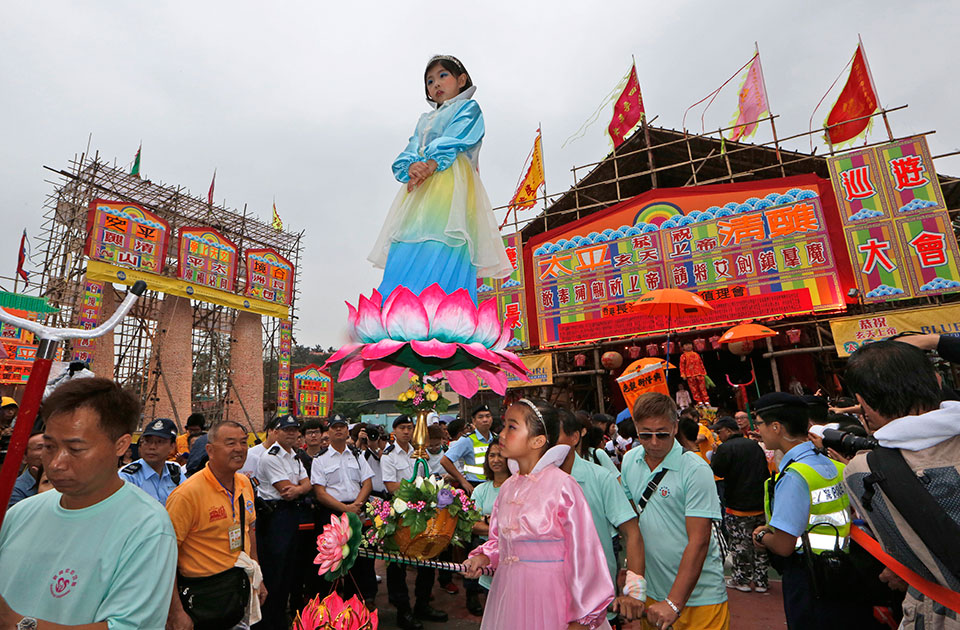 PHOTO GALLERY: Cheung Chau Bun Festival in Hong Kong - Multimedia - Ahram  Online