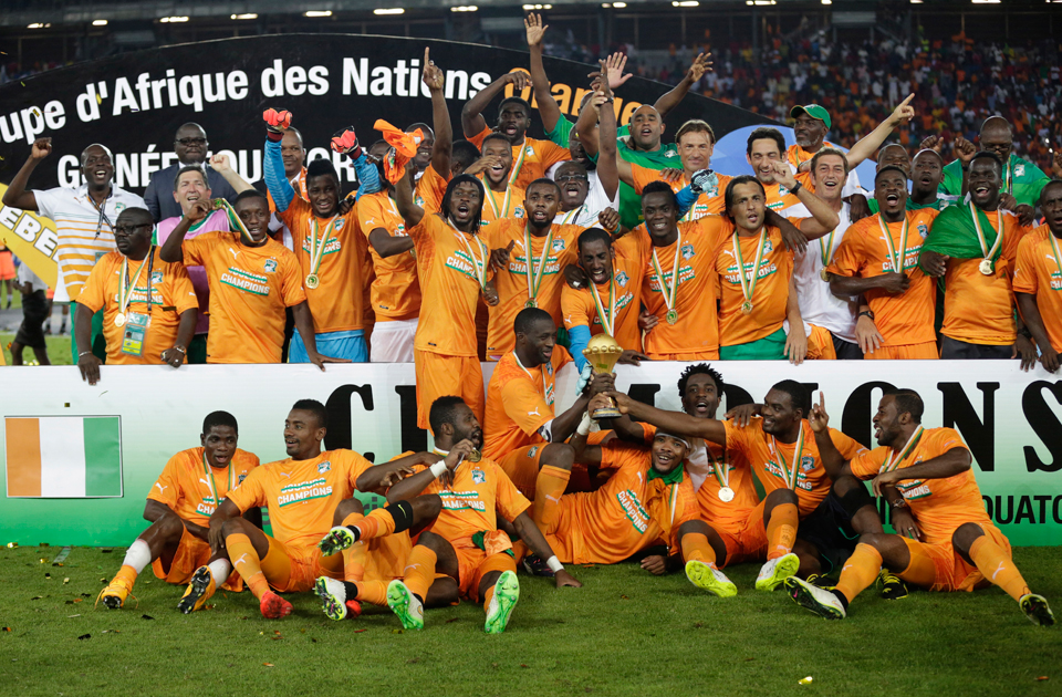 Cote d'Ivoire's head coach Hervé Renard and players can dance