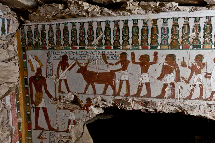 A painted wall depicting a cultivation scene