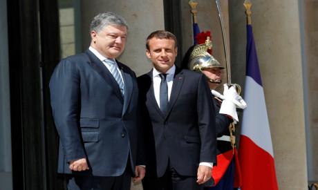 Macron and Poroshenko 