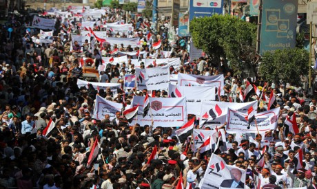 Yemenis in a march