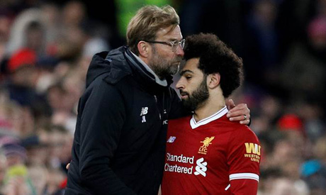 Liverpool manager Juergen Klopp congratulates Mohamed Salah as he is substituted. (Reuters)