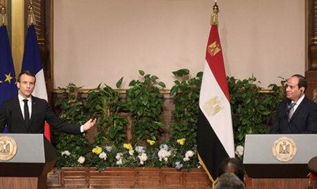 Egyptian President Abdel Fattah al-Sisi (R) and his French counterpart Emmanuel Macron hold a joint 
