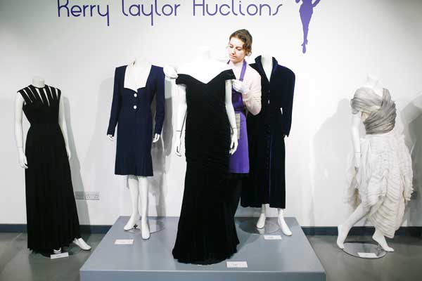 Diana's iconic 'Travolta dress' to be sold at auction Monday‎ - Style ...