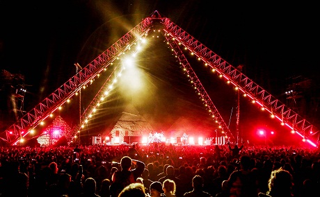 Transplant assistent apparat In Pictures: Red Hot Chili Peppers rock Egypt's pyramids - Music - Arts &  Culture - Ahram Online