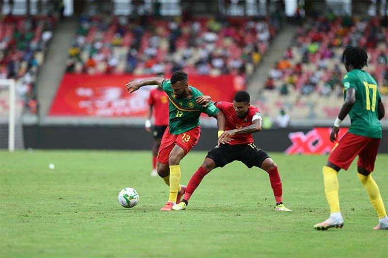 Cameroon Choupo-Moting defends the ball agains Mozambique Luis Miquissone during the FIFA World Cup 