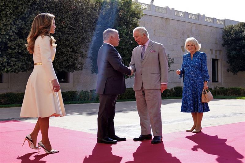 Jordan s King receiving Britain s Prince and his wife