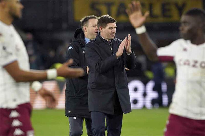 Aston Villa manager Steven Gerrard celebrates his side s 2-1 win after the final whistle of the Brit