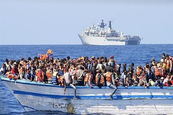 migrants crowded on a boat