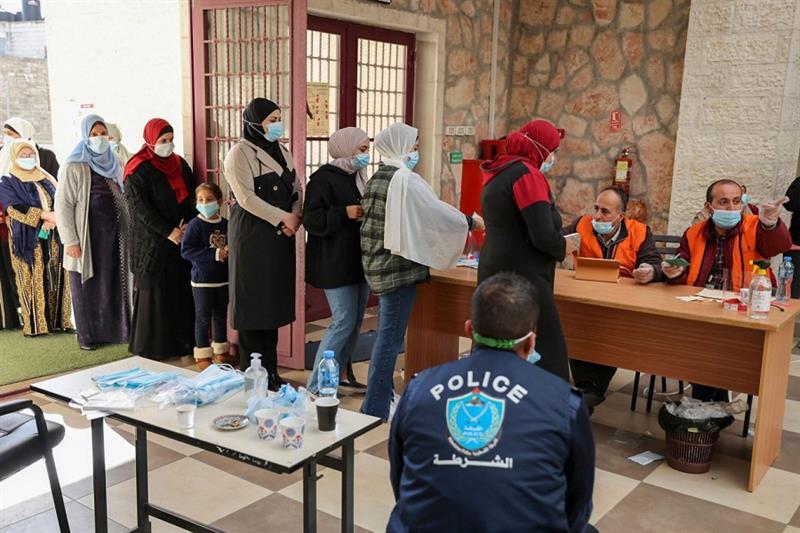 Palestinians at a polling station