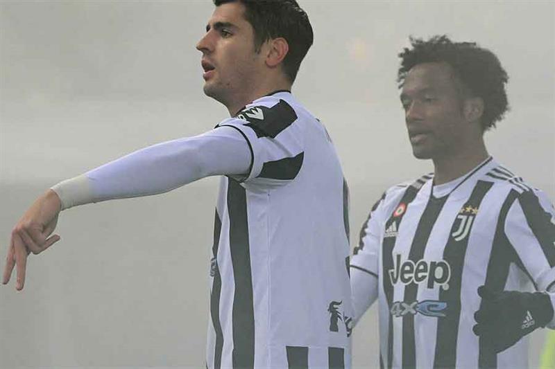 Alvaro Morata (L) and Juan Cuadrado ensured Juventus won at Bologna Vincenzo. AFP