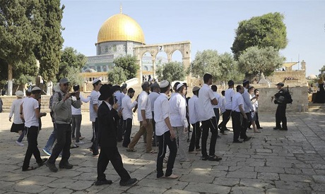 Jewish settlers storm Al-Aqsa