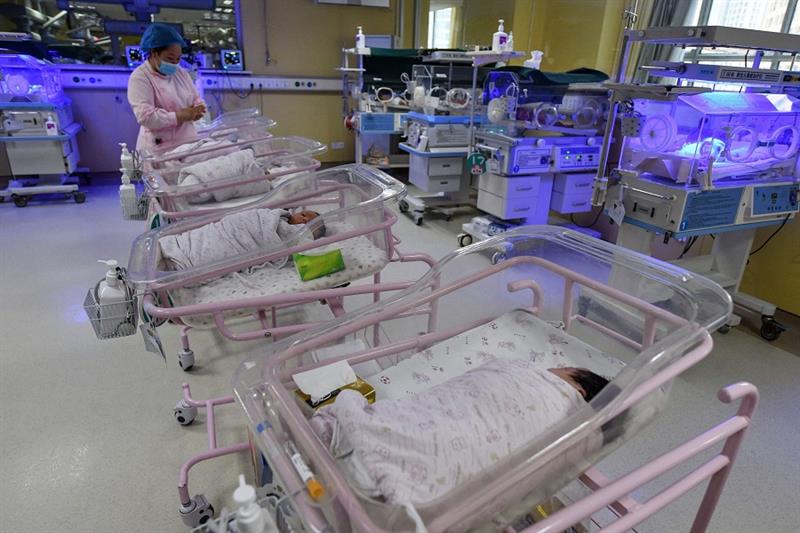 Newborn babies, China 