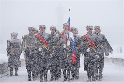 PHOTO GALLERY: Russians pay respect to the fallen of the Siege of Leningrad
