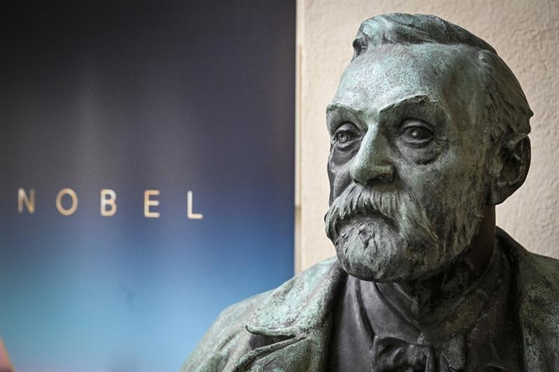 A bust of Alfred Nobel 