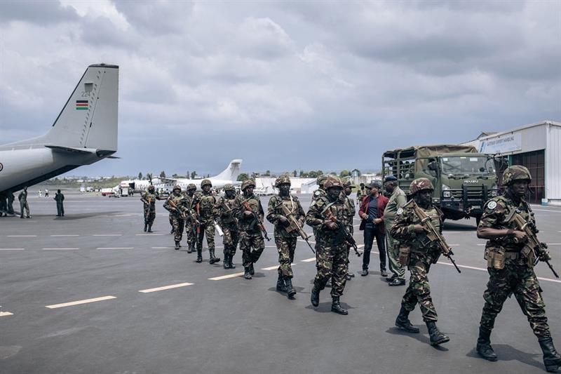 Kenyan soldiers land in the city of Goma, eastern Democratic Republic of Congo