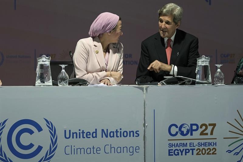 Egypt s Environment Minister Yasmine Fouad, left, and U.S. Special Presidential Envoy for Climate Jo