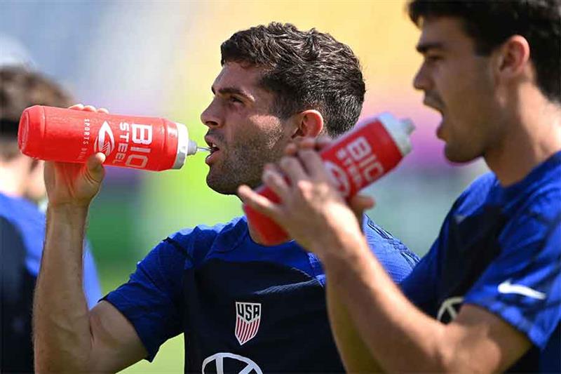USA s midfielder Christian Pulisic (L) takes part in a training session at the team s training camp 
