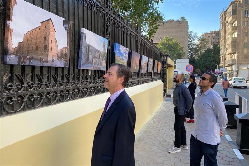 Public exhibition of photos held around the Spanish embassy s perimeter in Zamalek