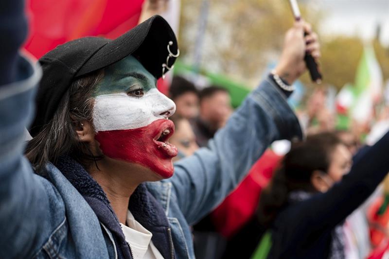 Iranian women protest