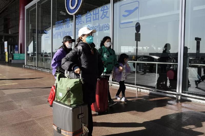 Passengers wearing masks in Beijing airport