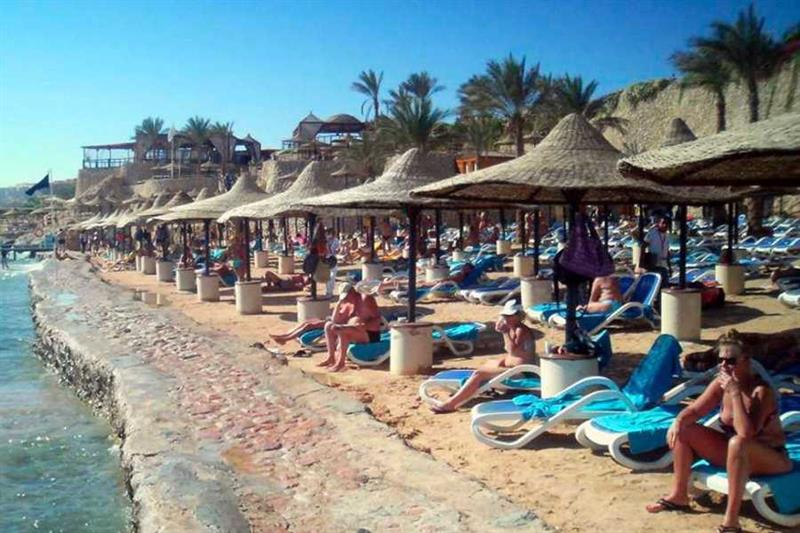 Tourists on Egypt s Shores