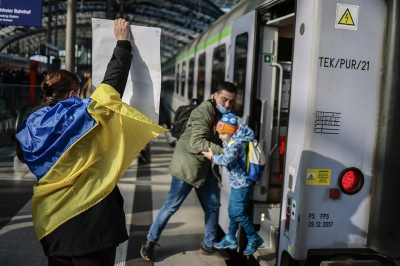 Ukrainian refugees at Berlin train station