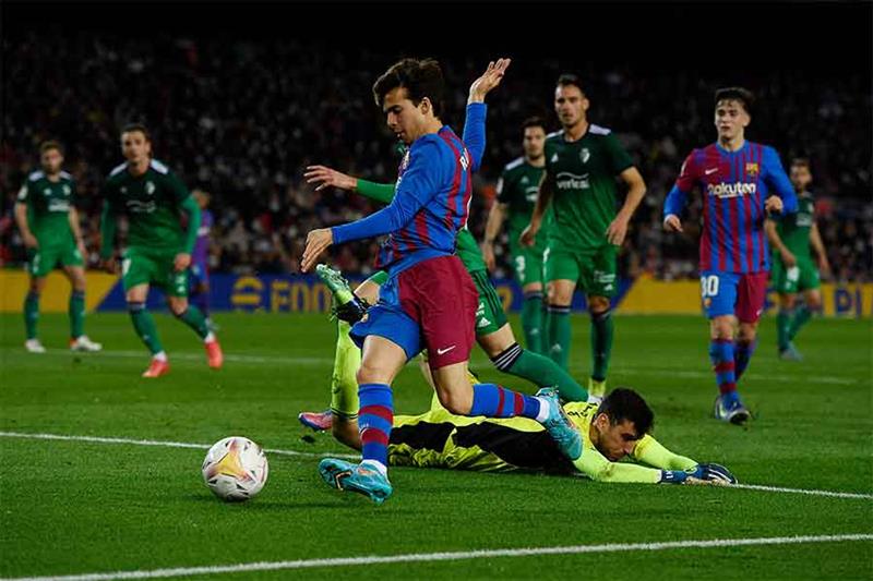 Barcelona s Spanish midfielder Riqui Puig scores a goal during the Spanish league football match bet
