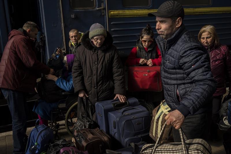Ukrainians escaping from Mariupol 