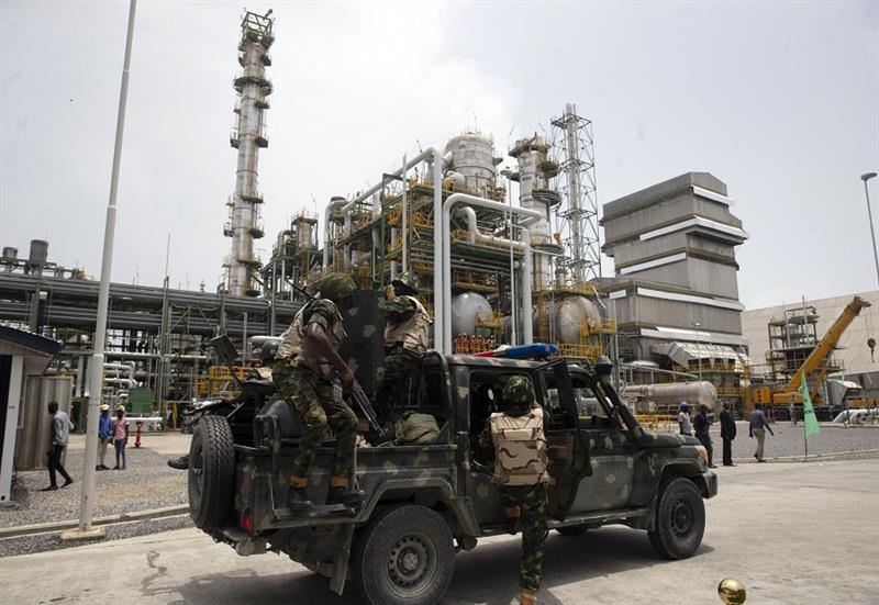 Nigerian soldiers wait at a newly inaugurated Dangote fertilizer plant in Lagos, Nigeria, Tuesday, M