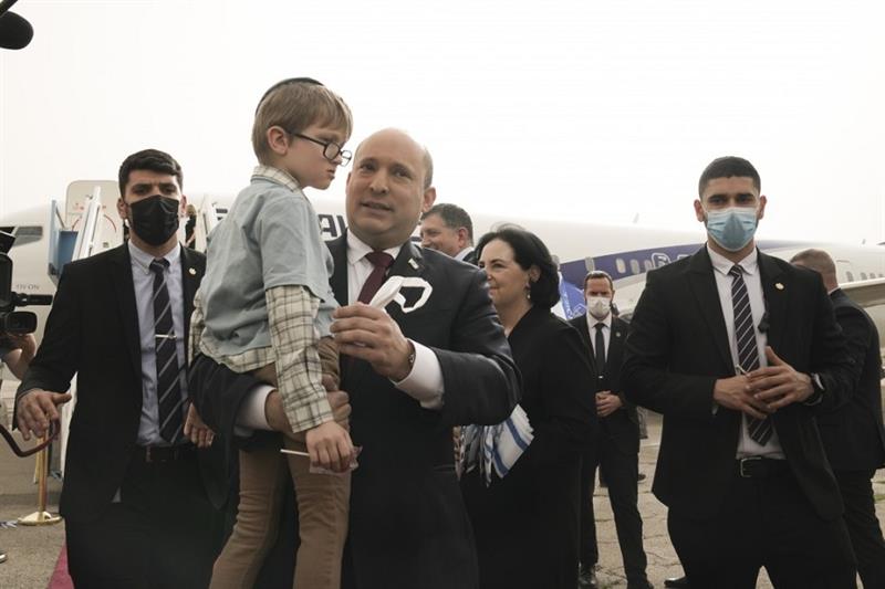 Naftali Bennett welcomes a group of orphans from Ukraine