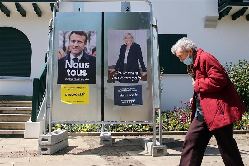 Emmanuel Macron/ Marie Lepen