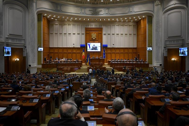 Romanian lawmakers