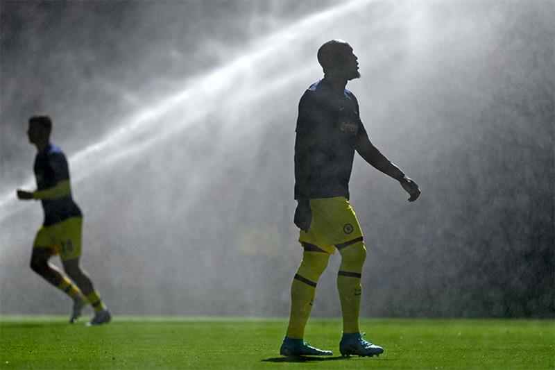 Chelsea s Belgian striker Romelu Lukaku reacts prior to the English FA Cup final football match betw