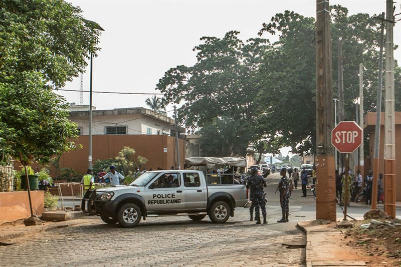 Benin police officers