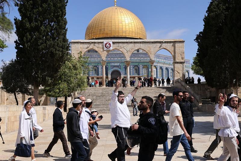 Jewish Settlers illegally storm Al Aqsa Mosque, Jerusalem Palestine 