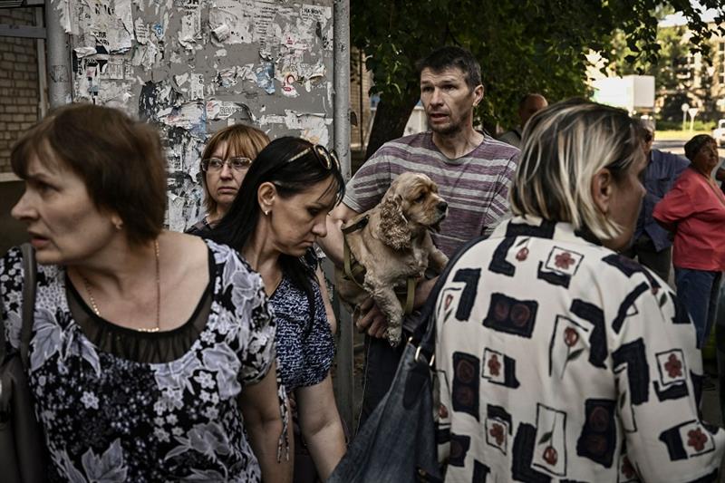 Civilians evacuated from city of Sloviansk