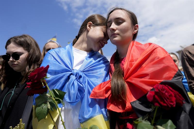 Russia Ukraine War funeral mourning