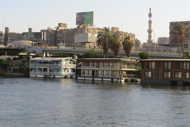 Threats to houseboats on the Nile 