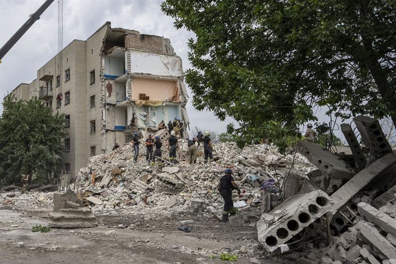 Rescue workers in eastern Ukraine