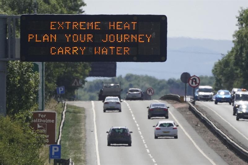 Matrix sign heatwave Britain