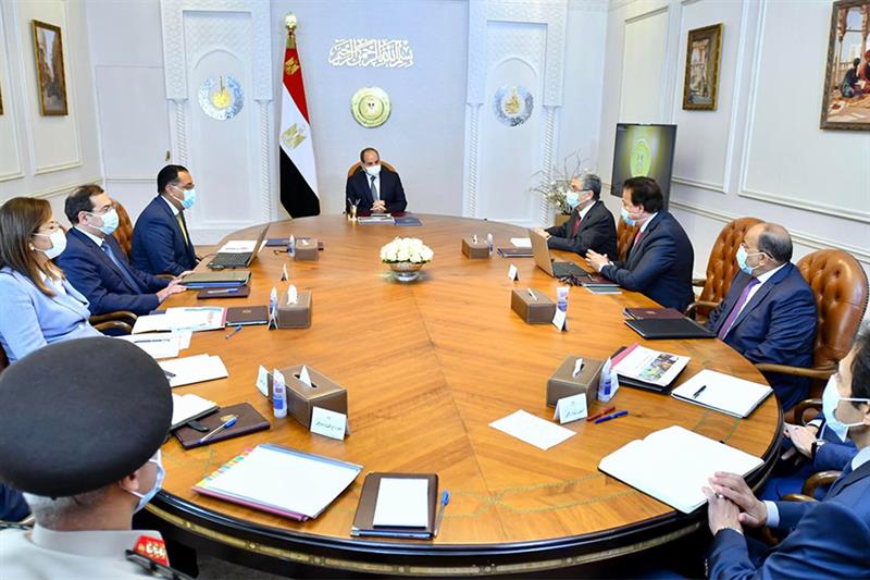 Egyptian President Abdel-Fattah El-Sisi follows up on the first phase of the Haya Karima (Decent Lif