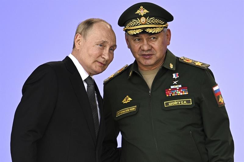 Russia s President Vladimir Putin and Russian Defense Minister Sergei Shoigu